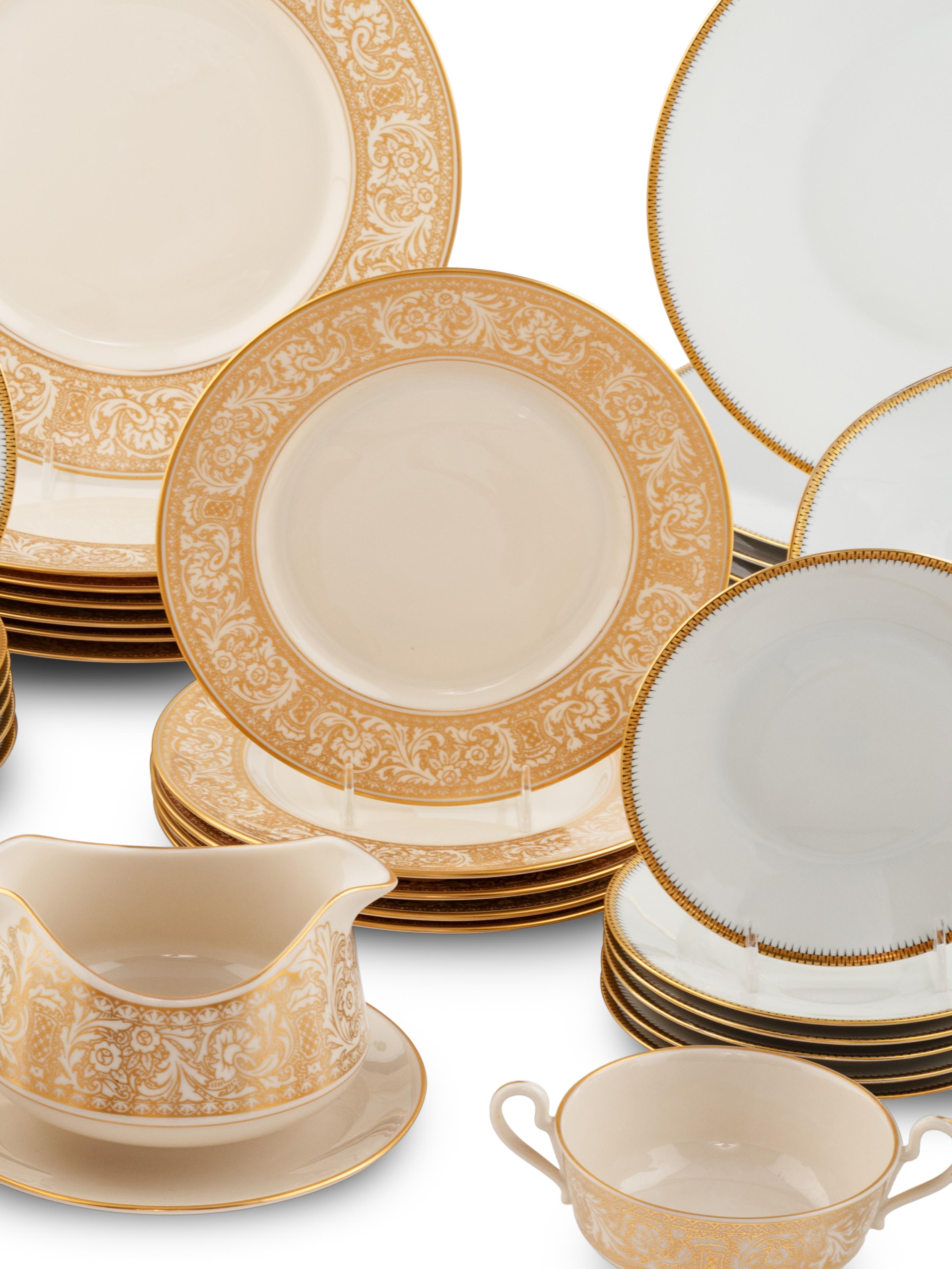 A Franciscan Porcelain Dinner Service