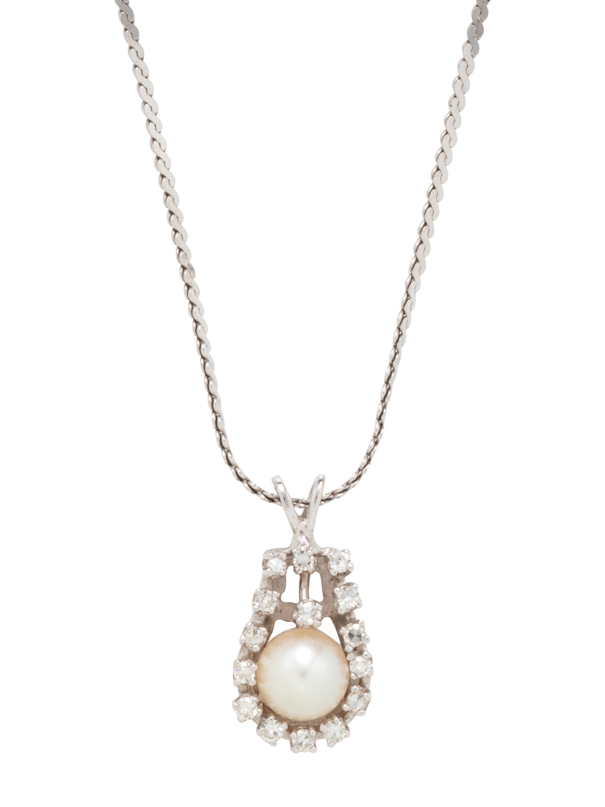CULTURED PEARL AND DIAMOND PENDANT/NECKLACE
