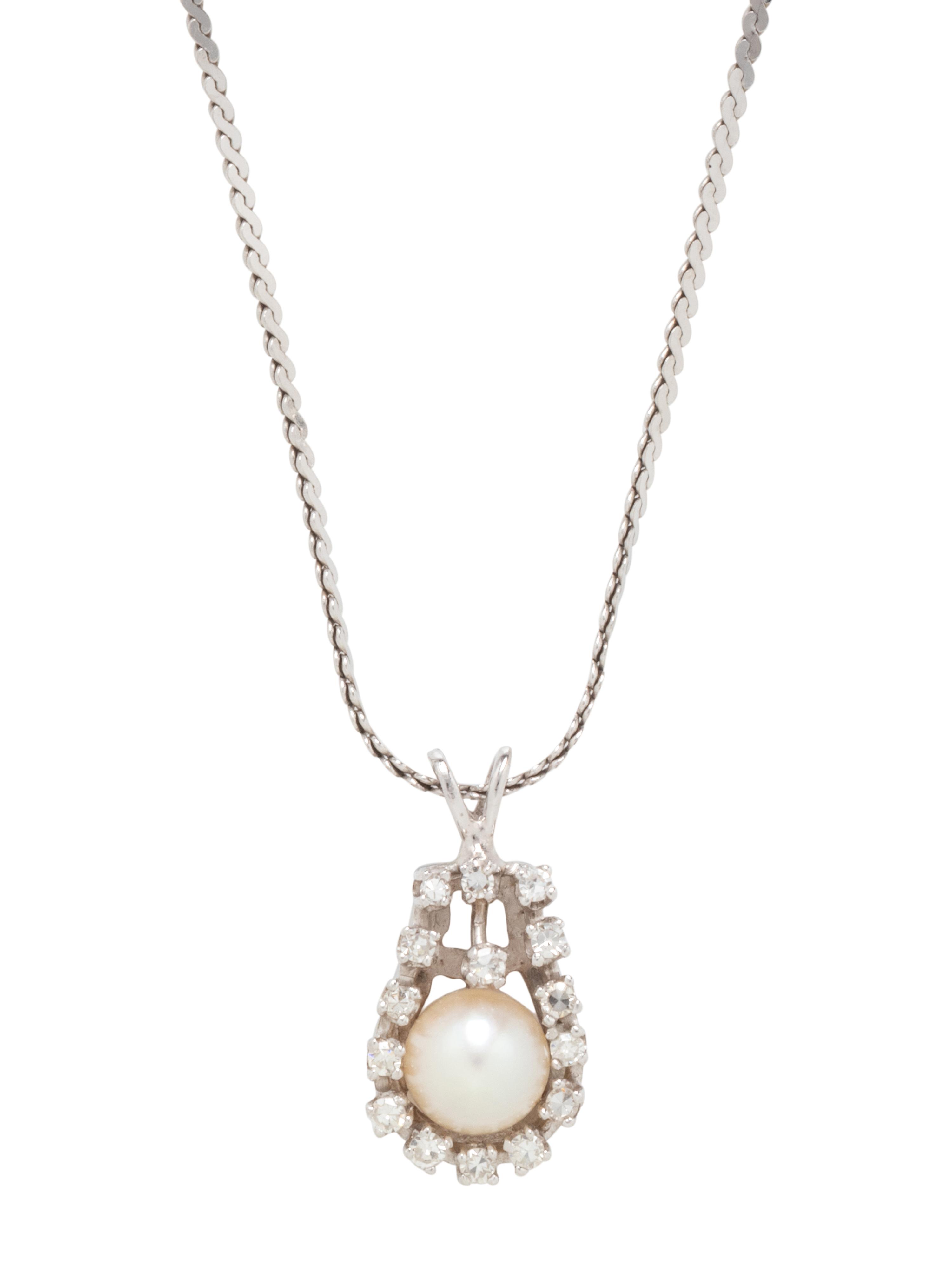 CULTURED PEARL AND DIAMOND PENDANT/NECKLACE