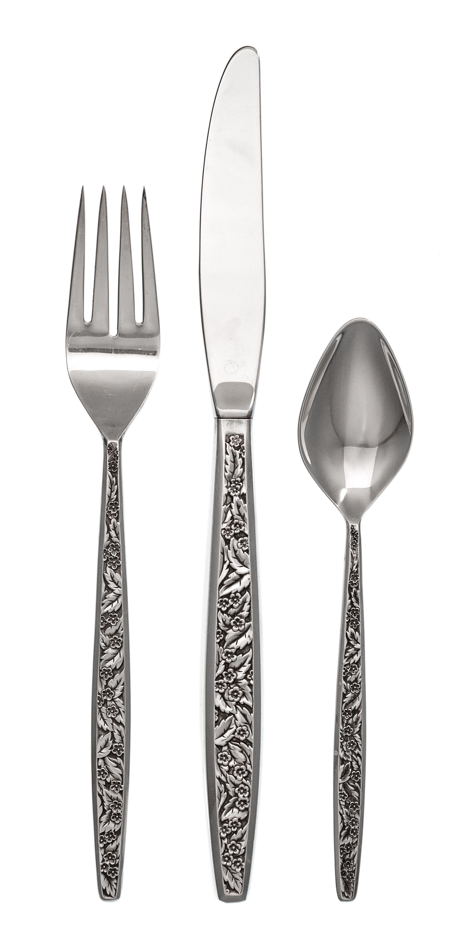 An American Silver Flatware Service, International Silver Co., Meriden, CT, Mid-20th Century, Valencia pattern, comprising: 8 dinner kn