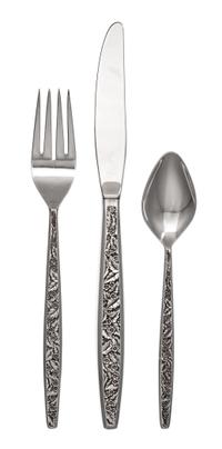 An American Silver Flatware Service, International Silver Co., Meriden, CT, Mid-20th Century, Valencia pattern, comprising: 8 dinner kn