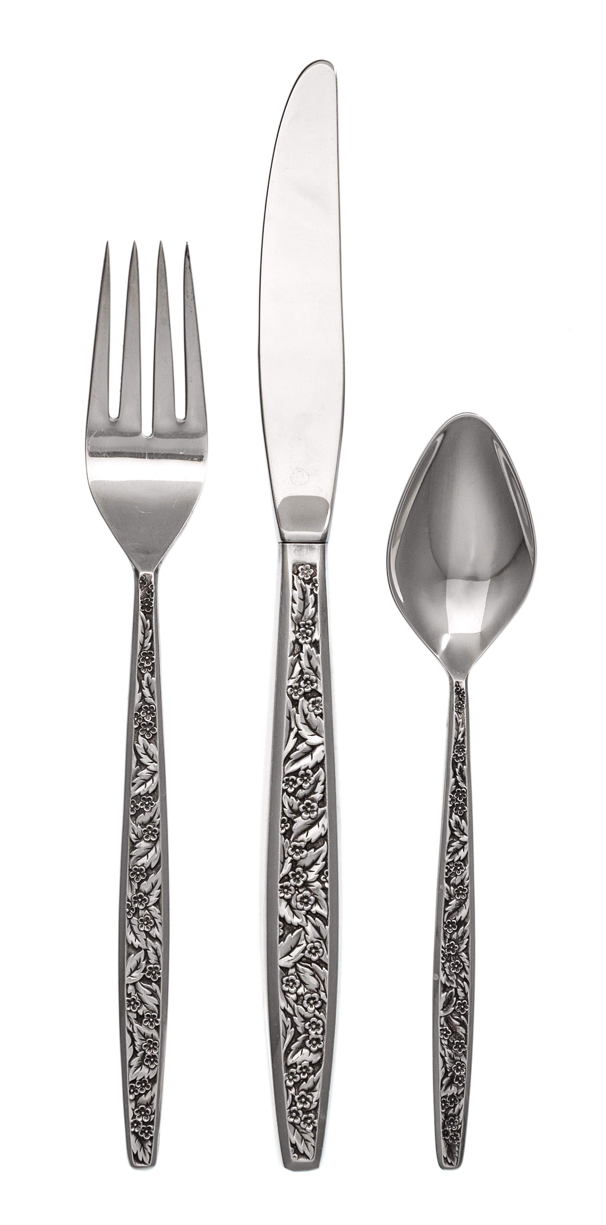 An American Silver Flatware Service, International Silver Co., Meriden, CT, Mid-20th Century, Valencia pattern, comprising: 8 dinner kn