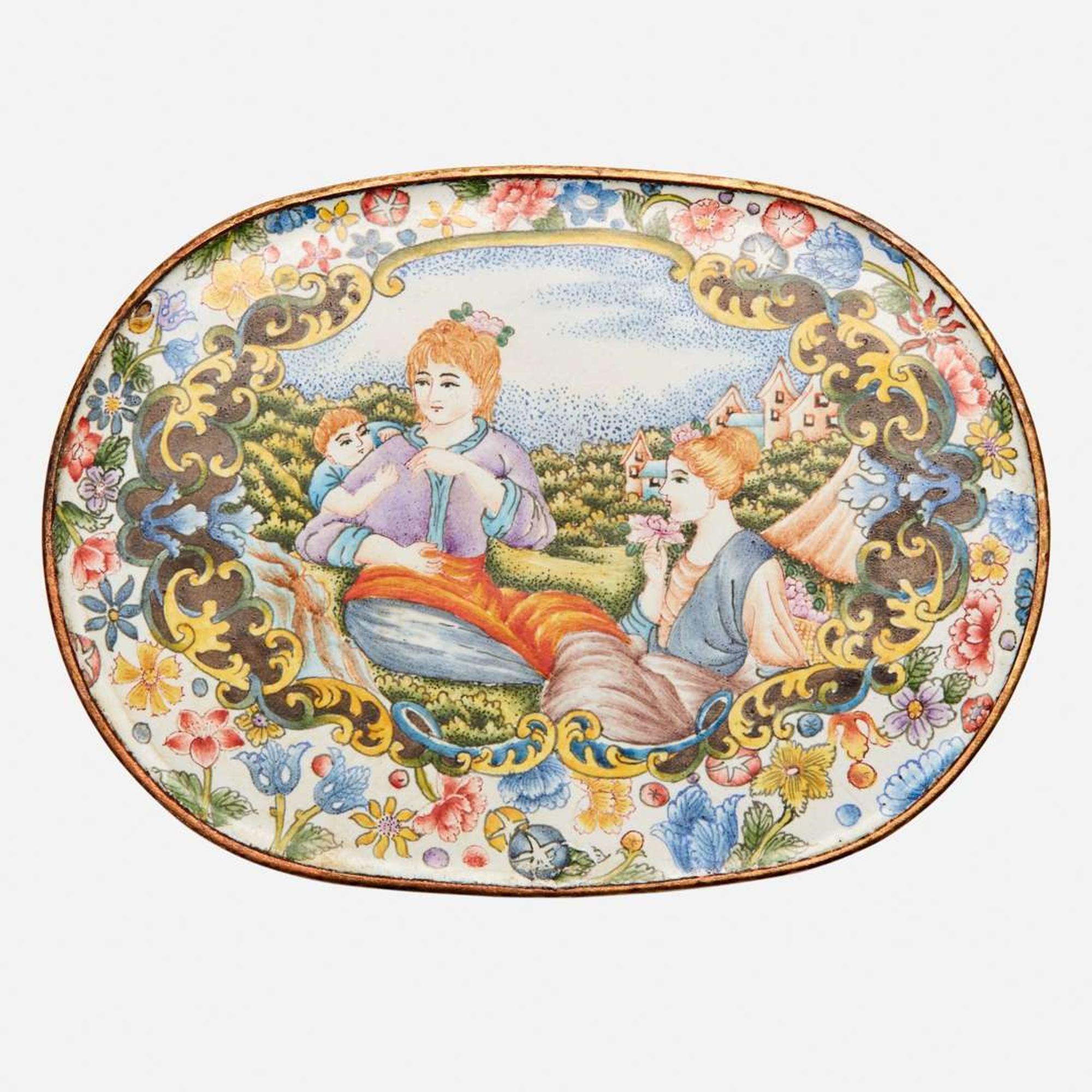 A Chinese enameled copper oval box and cover decorated with European subjects 銅胎畫琺瑯歐洲人物小盒