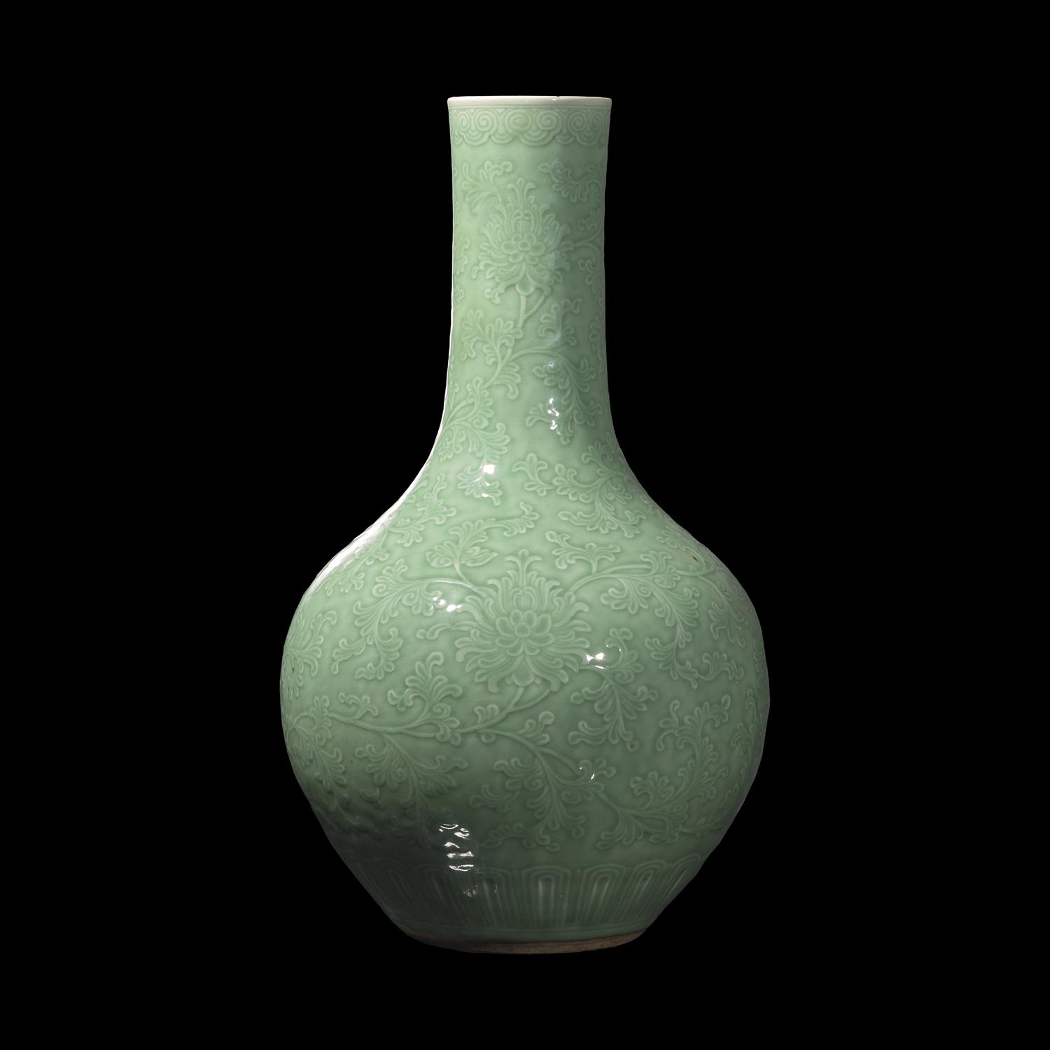 A Large Chinese Incised 'Lotus' Celadon Glazed Vase, Shangping, 18th/19th Century 清中期 龍泉刻西番蓮紋大賞瓶