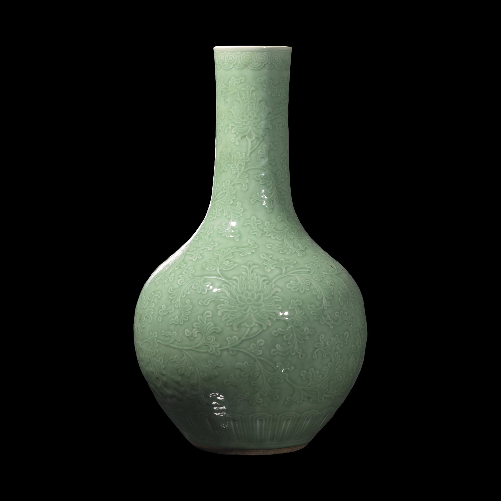 A Large Chinese Incised 'Lotus' Celadon Glazed Vase, Shangping, 18th/19th Century 清中期 龍泉刻西番蓮紋大賞瓶