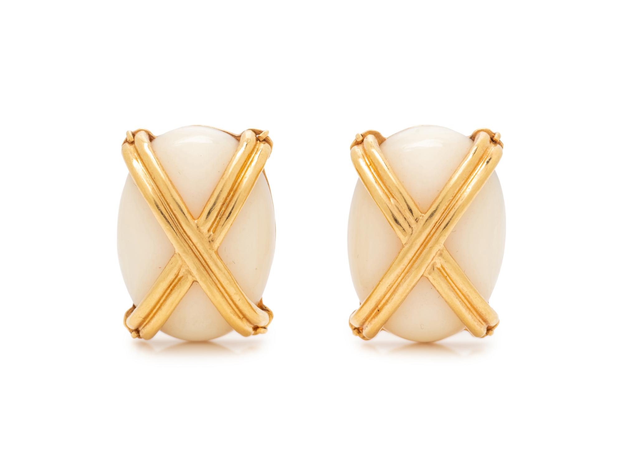 EMIS, YELLOW GOLD AND WHITE CORAL EARCLIPS