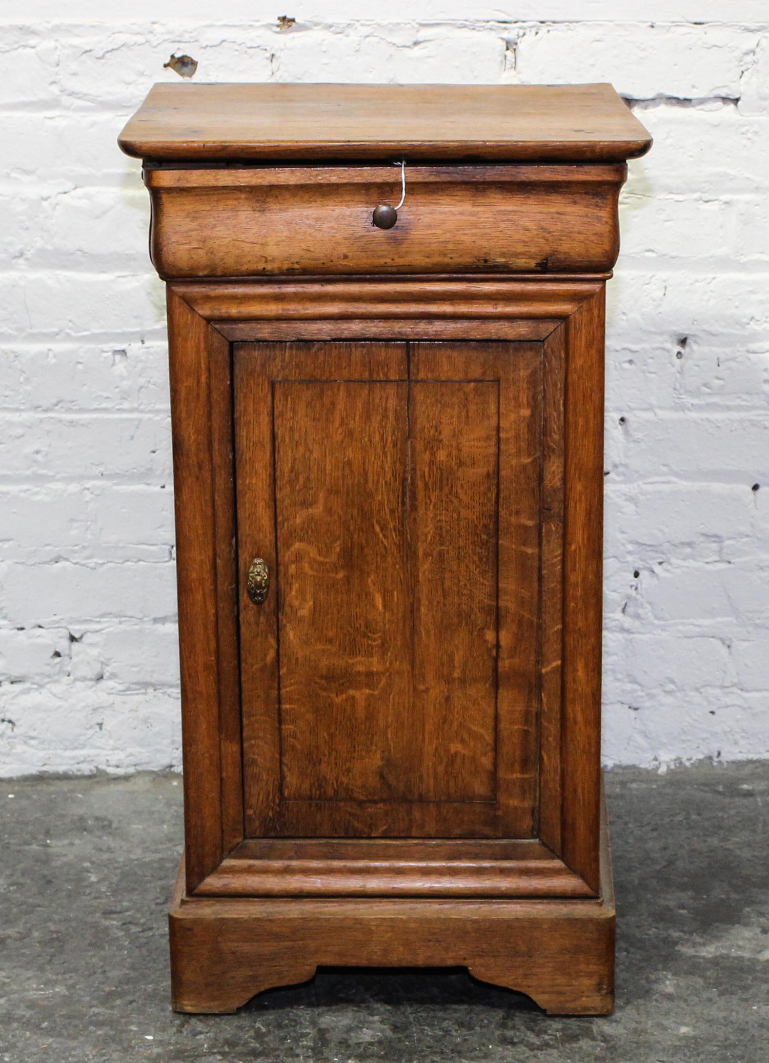 A Victorian Oak Pedestal Cabinet Height 27 x width 15 1/4 x depth 13 inches. — 19TH CENTURY