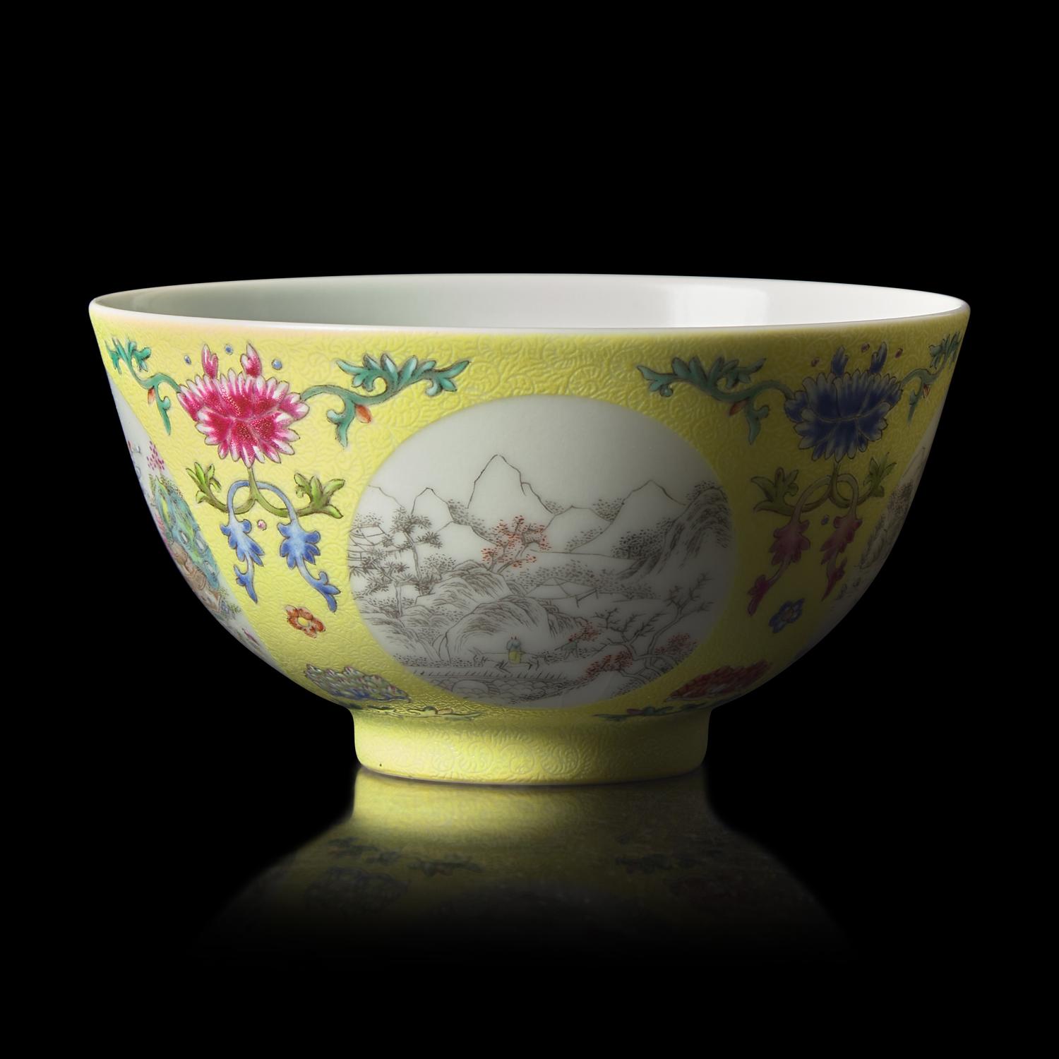 A Chinese Yellow Sgraffito Ground Famille Rose Porcelain 'Medallion' Bowl, Daoguang Mark 道光款 黃釉軋地粉彩開光節令膳盌