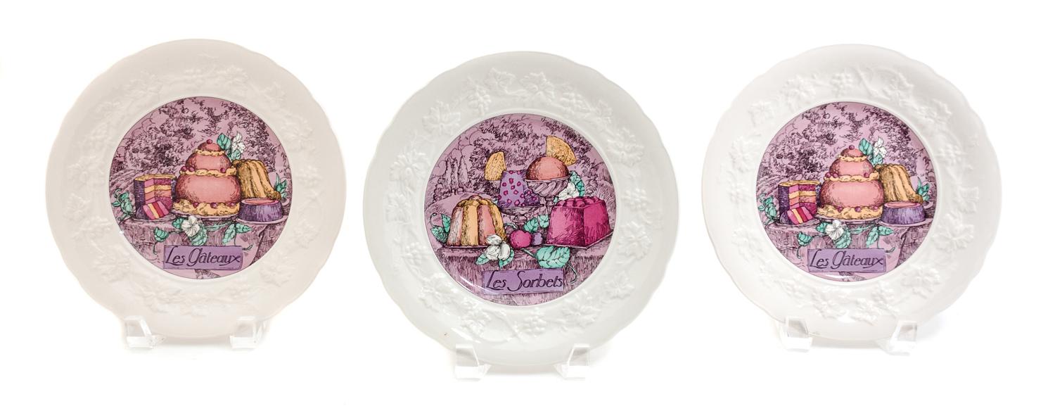 Twelve French Gien Porcelain Cake Plates Diameter 8 1/2 inches. — 20TH CENTURY
