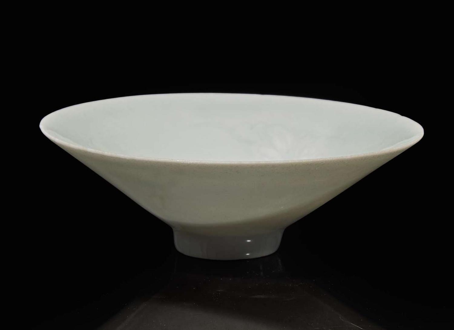 A Chinese qingbai incised flared bowl, Southern Song dynasty 青白斗笠盞 南宋