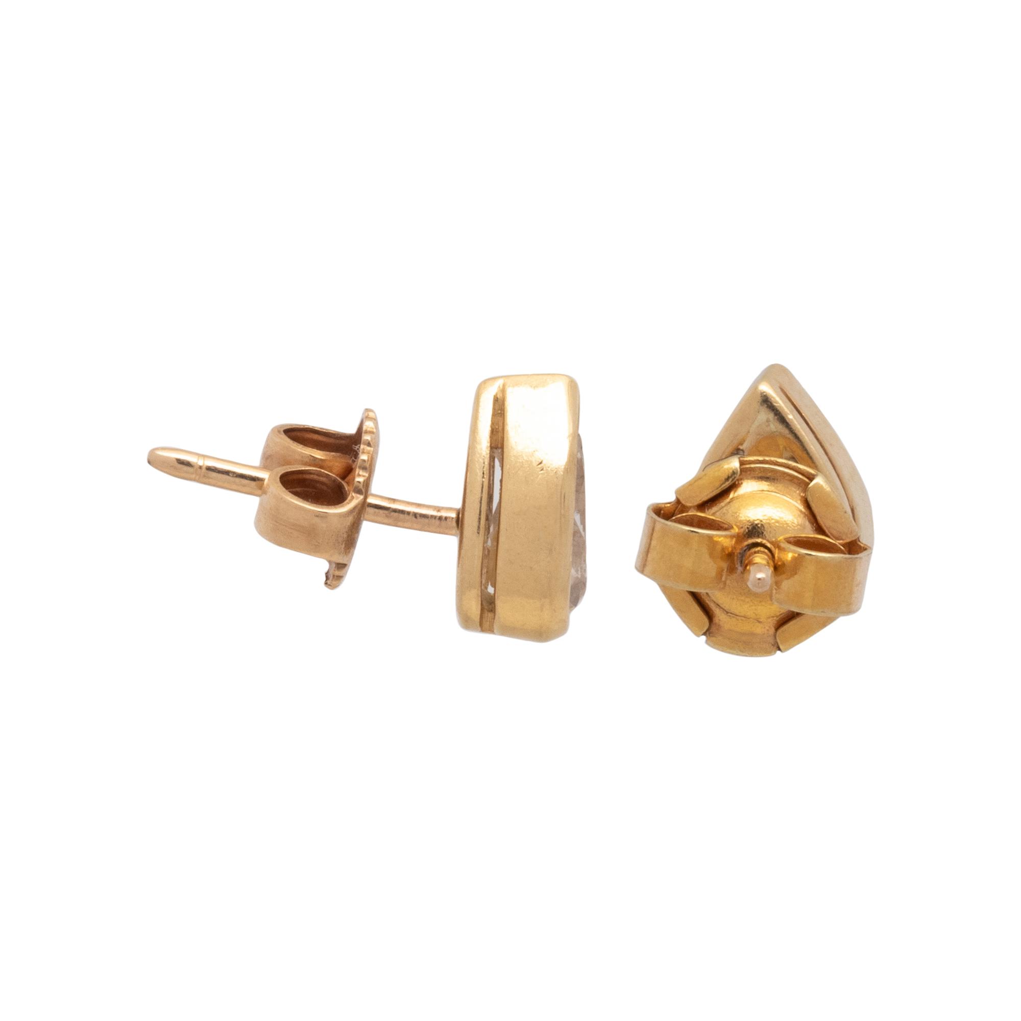 YELLOW GOLD AND DIAMOND STUD EARRINGS