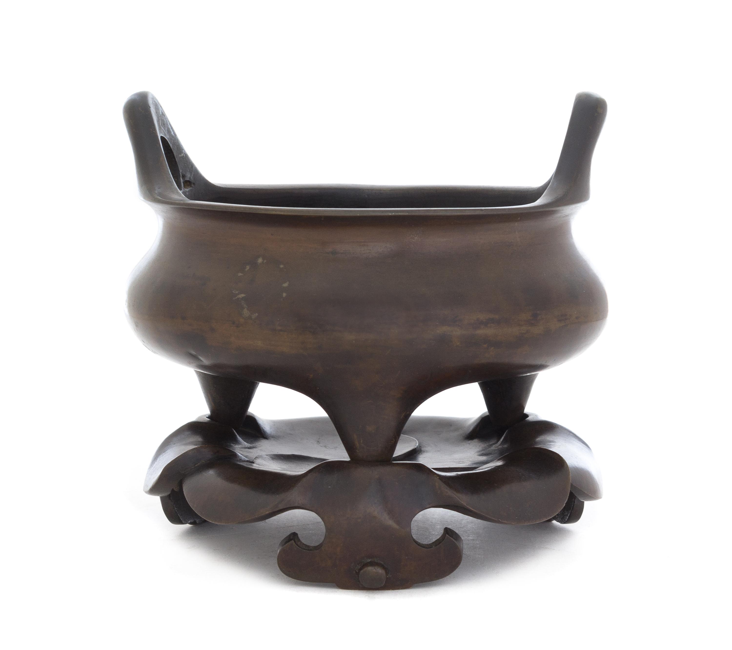A Bronze Tripod Censer Height 6 1/2 x diameter 6 1/2 inches. — 18TH/19TH CENTURY