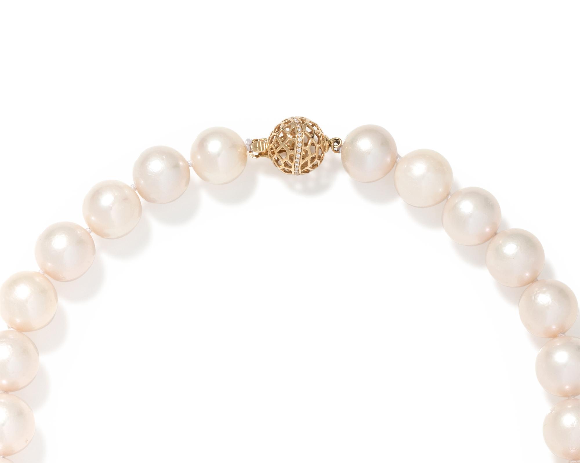 CULTURED SOUTH SEA PEARL NECKLACE