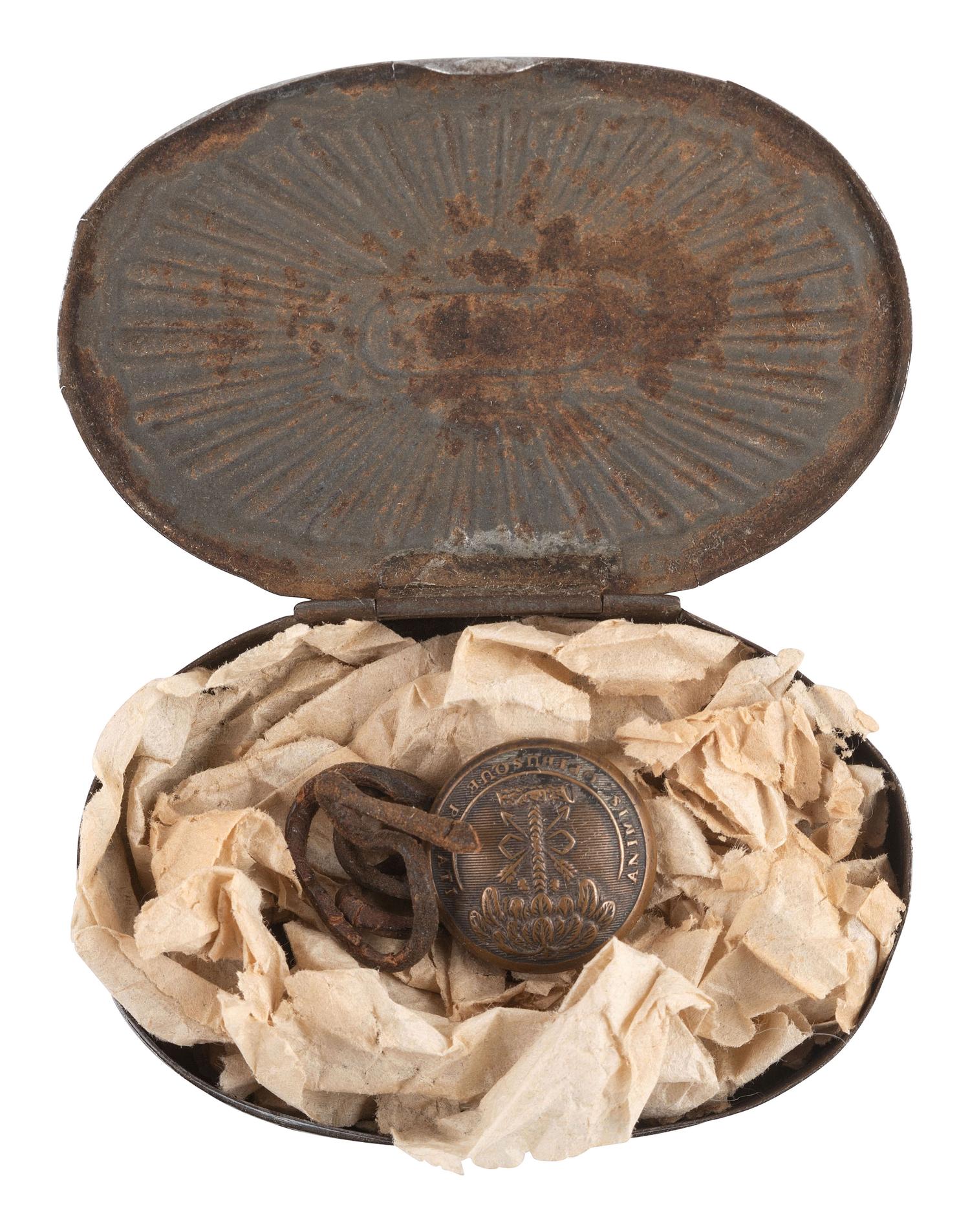 [CIVIL WAR]. Confederate South Carolina state button in period snuff box. Ex Julian Converse.