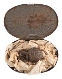 [CIVIL WAR]. Confederate South Carolina state button in period snuff box. Ex Julian Converse.