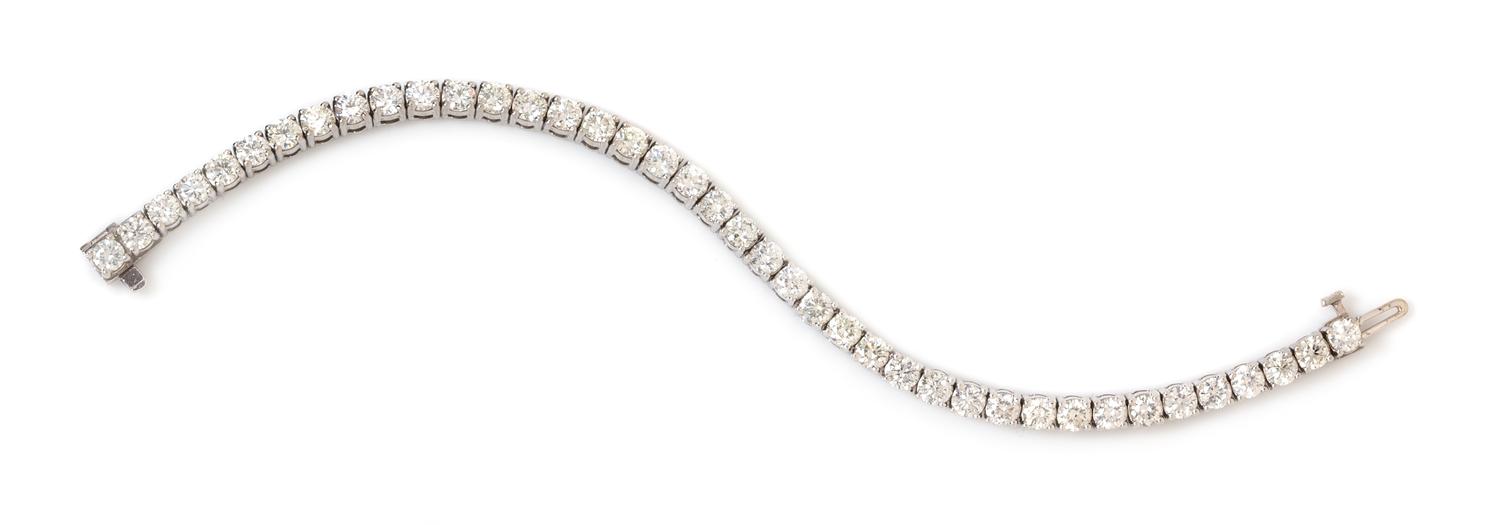 An 18 Karat White Gold and Diamond Line Bracelet, 12.00 dwts.