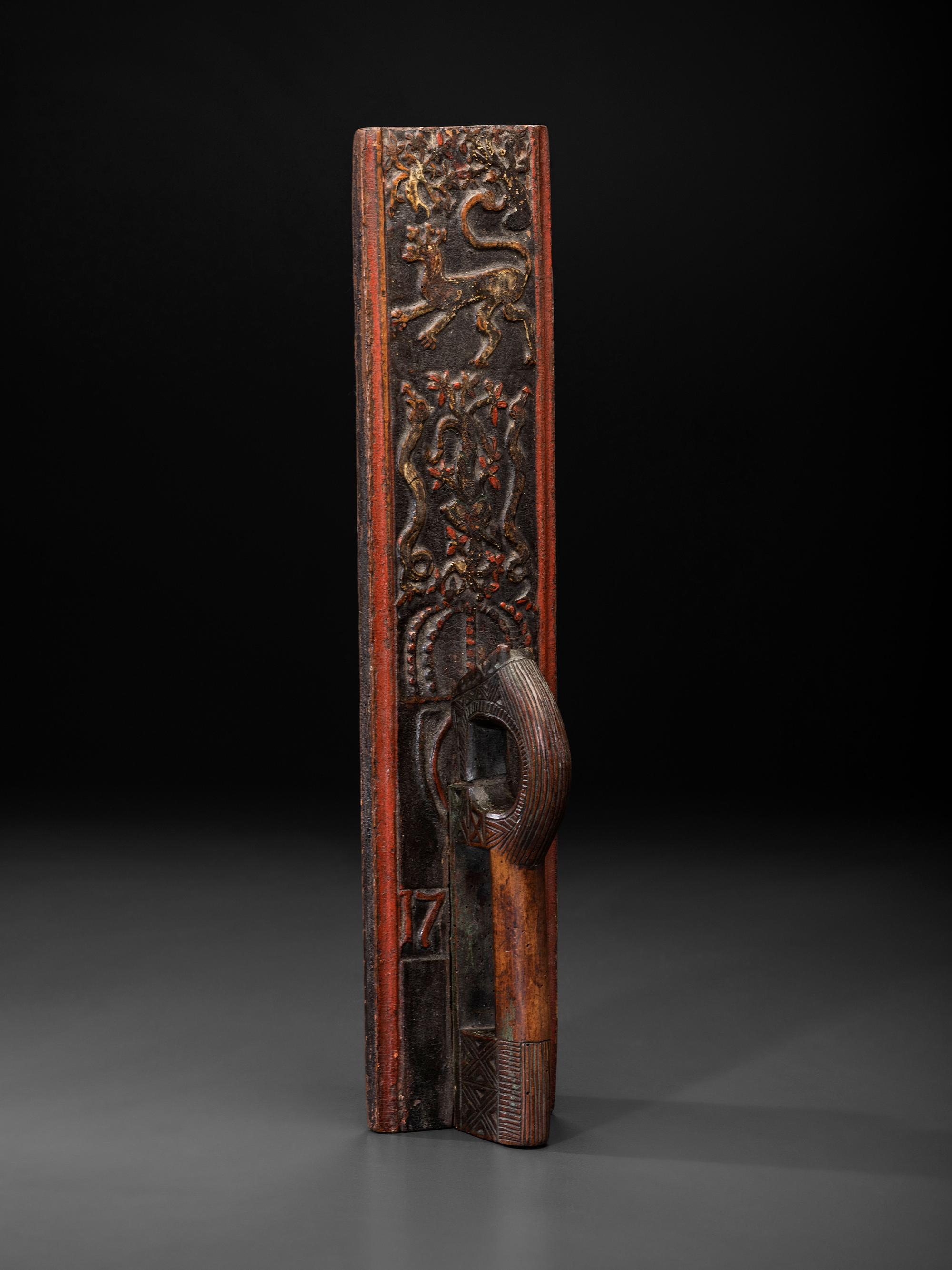 A Scandinavian Carved and Painted Maple Mangle Board