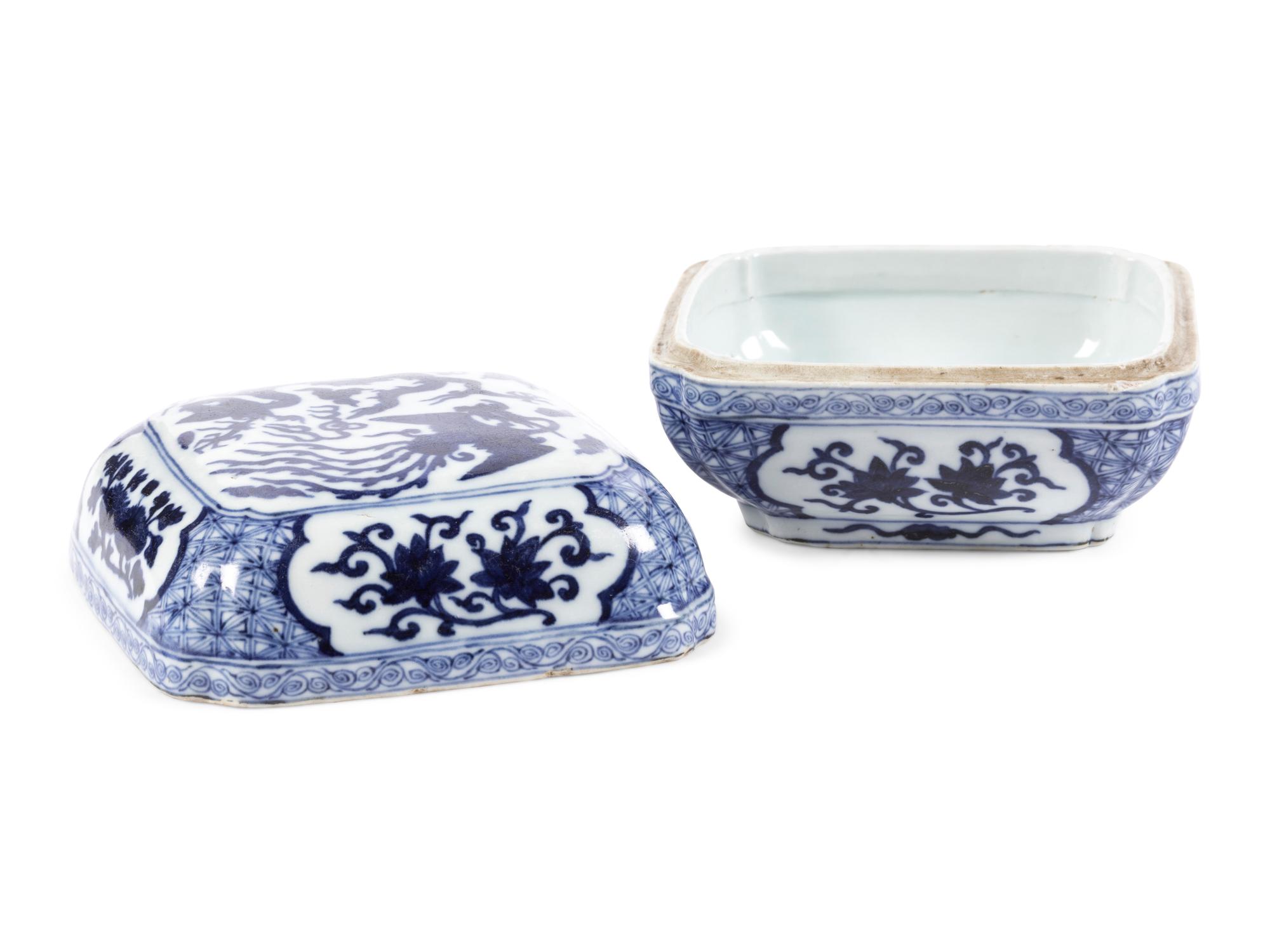 A Chinese Blue and White Porcelain Box and Cover