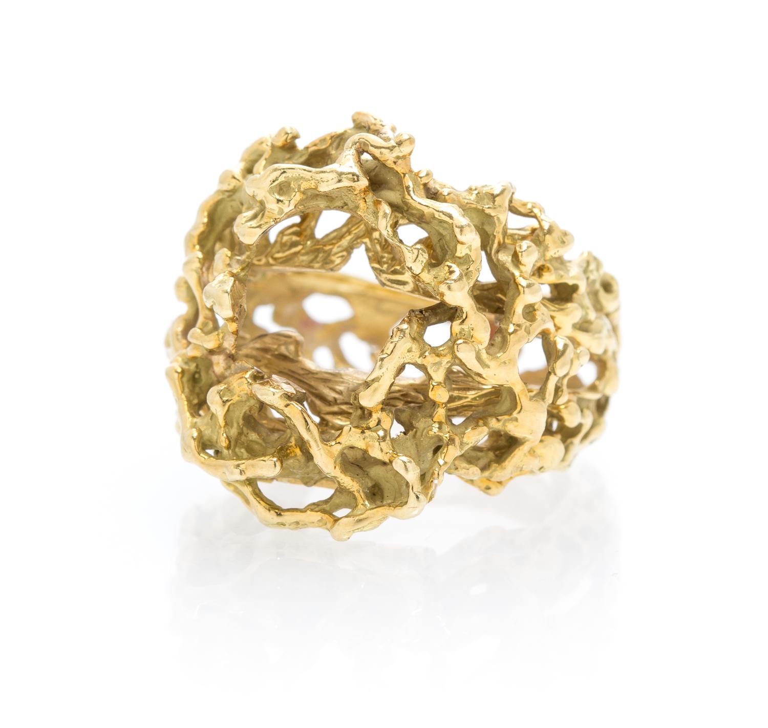 A Yellow Gold Ring Guard, 10.10 dwts.