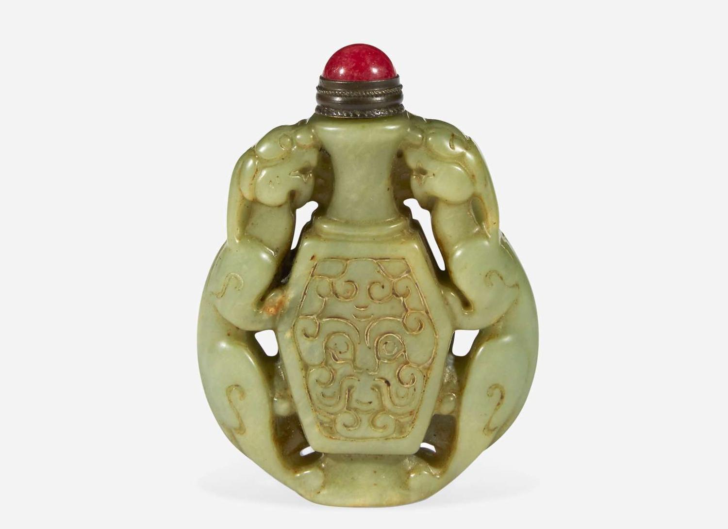 A Chinese carved celadon jade snuff bottle 青玉鼻煙壺