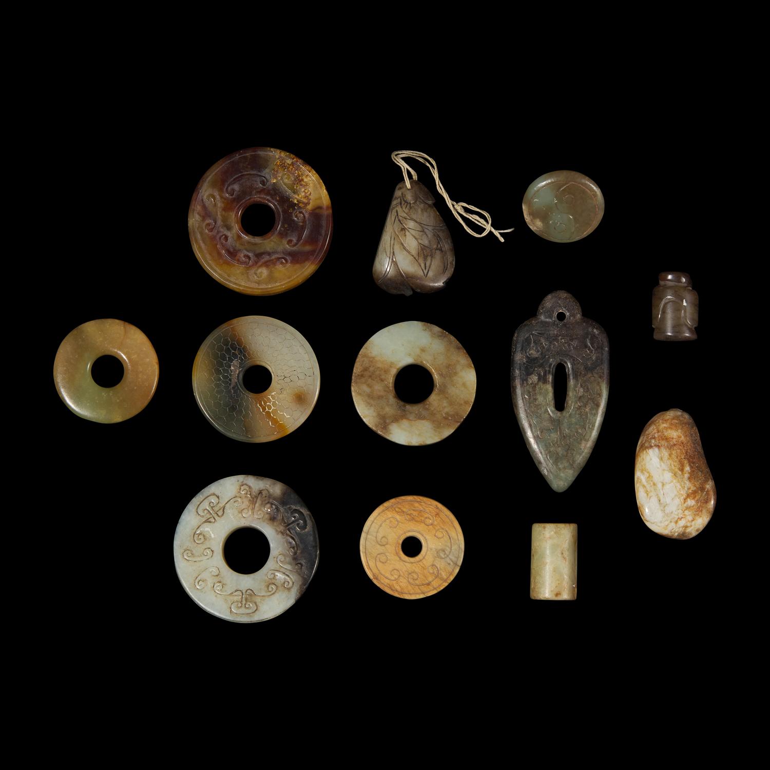 An Assorted Group of Twelve Chinese Jade Items 玉器一組十二件