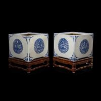 A Pair of Chinese Blue and White Rectangular Porcelain Planters, 19th Century 清晚期 青花花盆一對