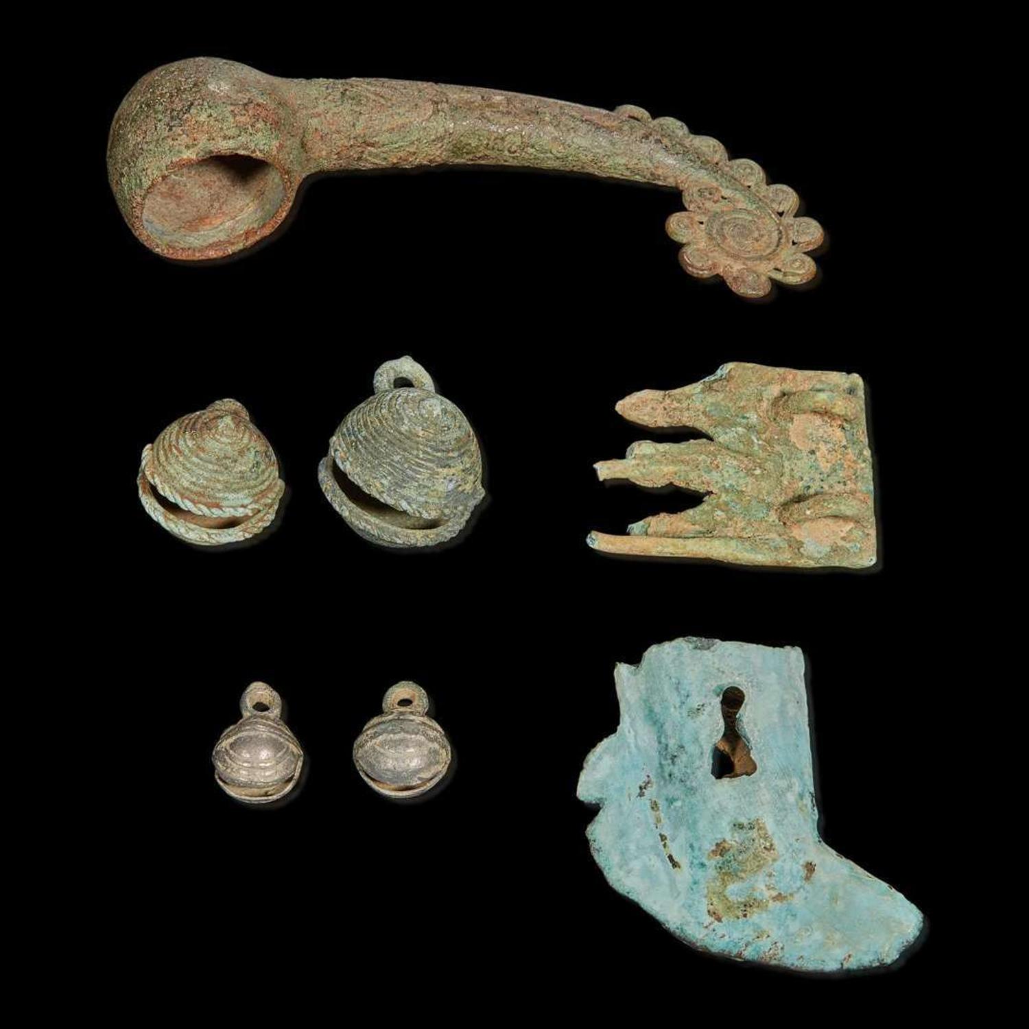 Seven assorted Vietnamese bronze and alloy items 越南銅飾一組七件 Dong Son Culture, circa 500 BC -100 AD ?? ???500-??100?