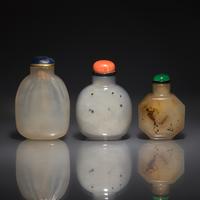Three Chinese Agate Snuff Bottles, 18th to 19th/20th Century — 清 瑪瑙鼻烟壺三支