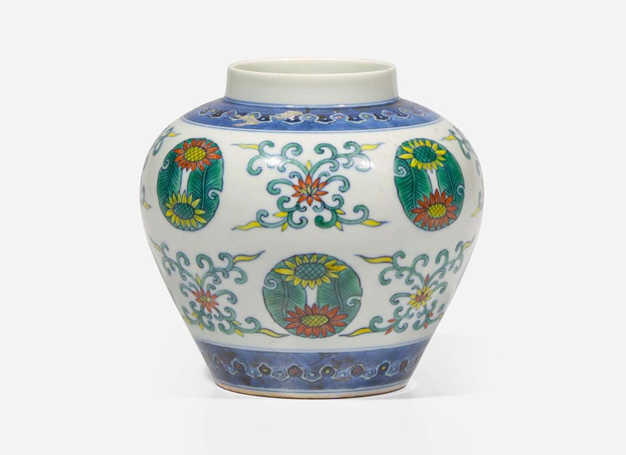 A Chinese doucai-decorated porcelain small jar, Yongzheng mark but probably Guangxu/Republic period 鬥彩小罐 雍正款 或光緒至民國