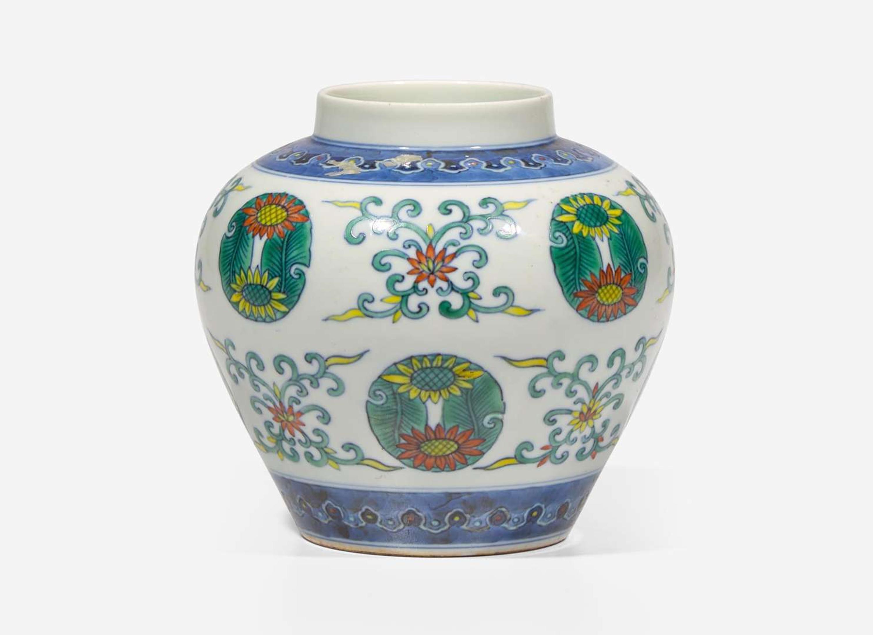 A Chinese doucai-decorated porcelain small jar, Yongzheng mark but probably Guangxu/Republic period 鬥彩小罐 雍正款 或光緒至民國