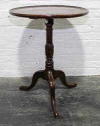 An American Mahogany Tea Table Height 27 1/2 inches. — 20TH CENTURY