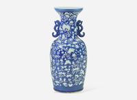 A very large Chinese blue ground white slip-decorated vase, mid 19th century 藍地白花貫耳瓶 十九世紀