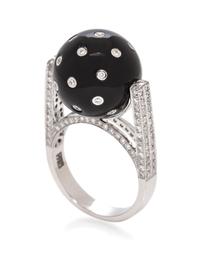 An 18 Karat White Gold, Onyx and Diamond Spinning Sphere Ring, 6.00 dwts.
