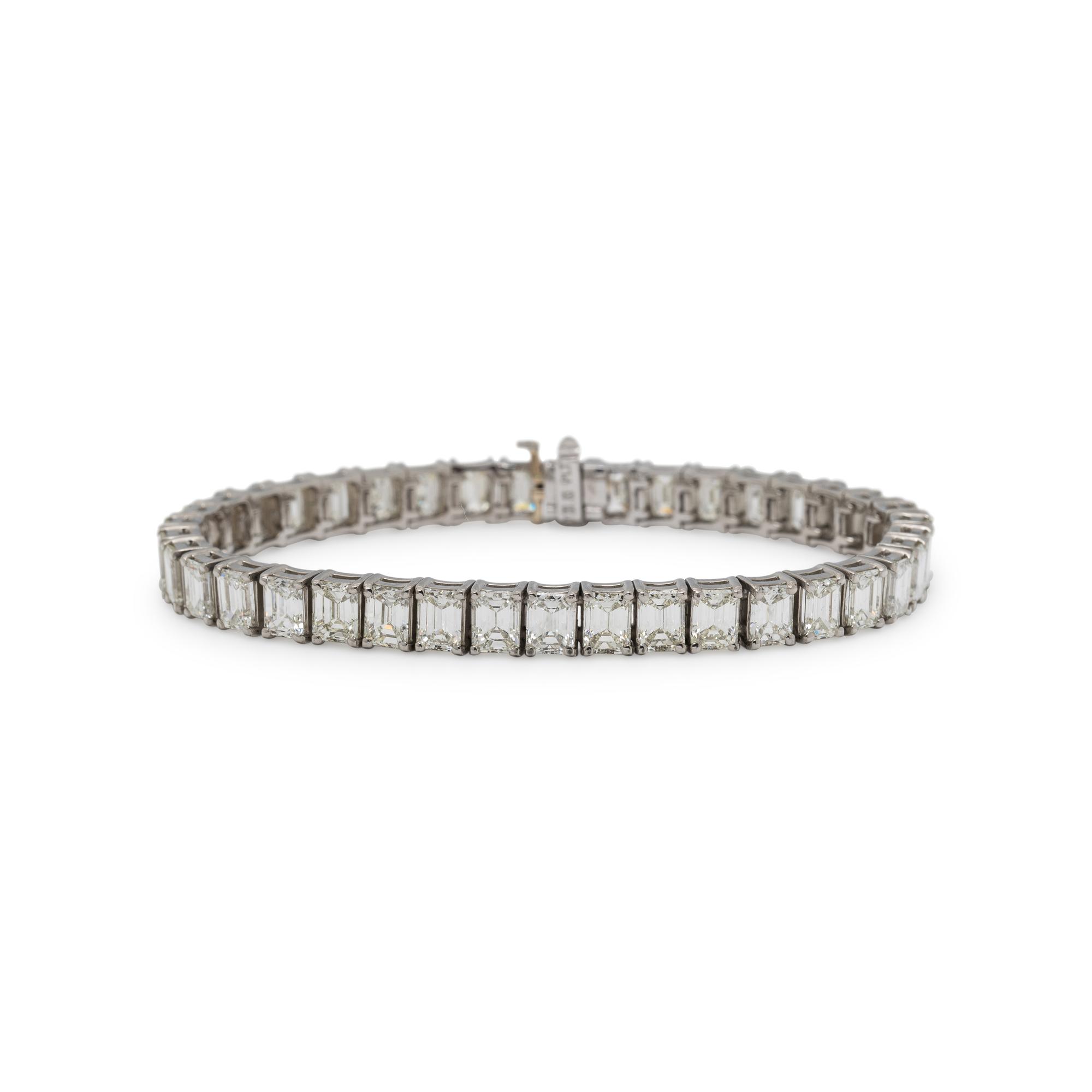 EMERALD CUT DIAMOND LINE BRACELET