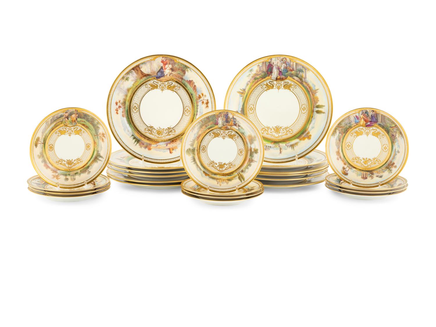 A Dresden (Ambrosius Lamm) Porcelain Dinner Service