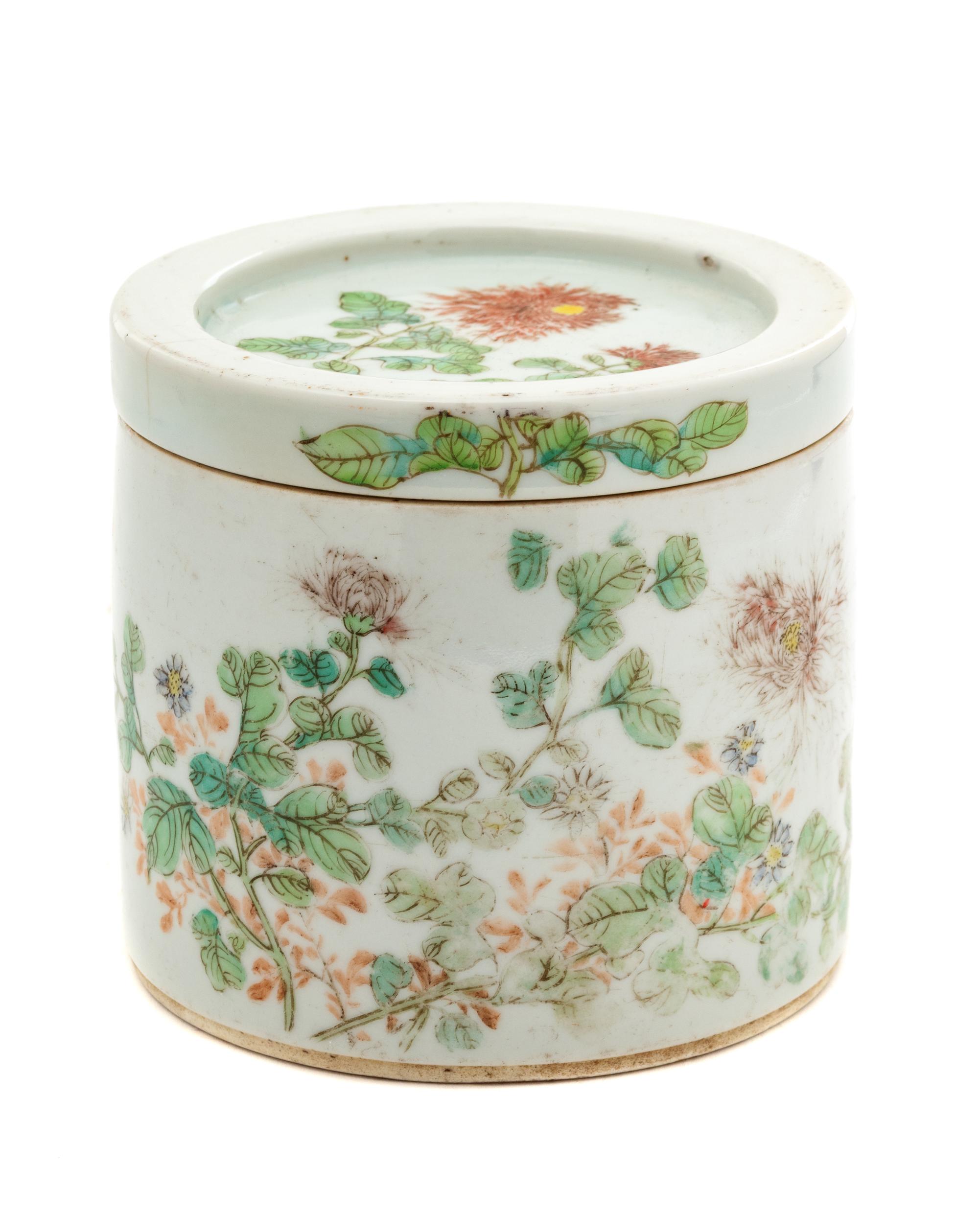 A Famille Rose Porcelain Covered Box