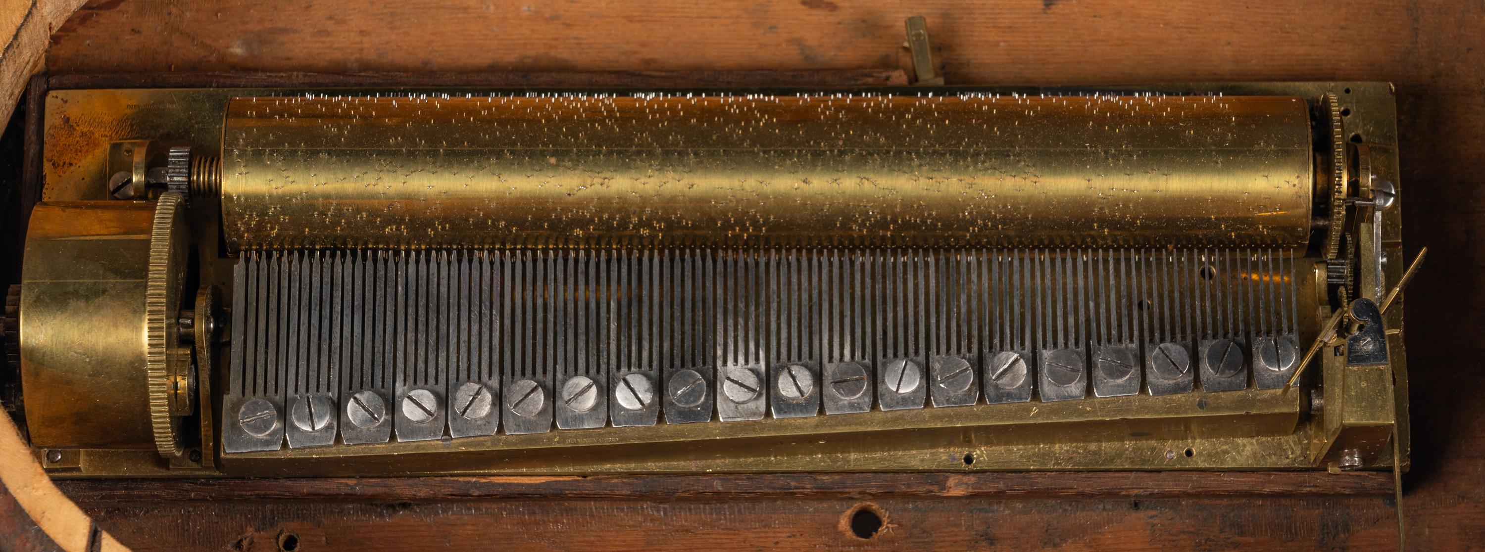A Four-Air Sectional Comb Musical Clock Base