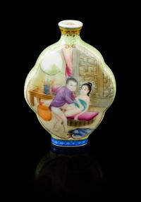 A Famille Rose Porcelain Snuff Bottle