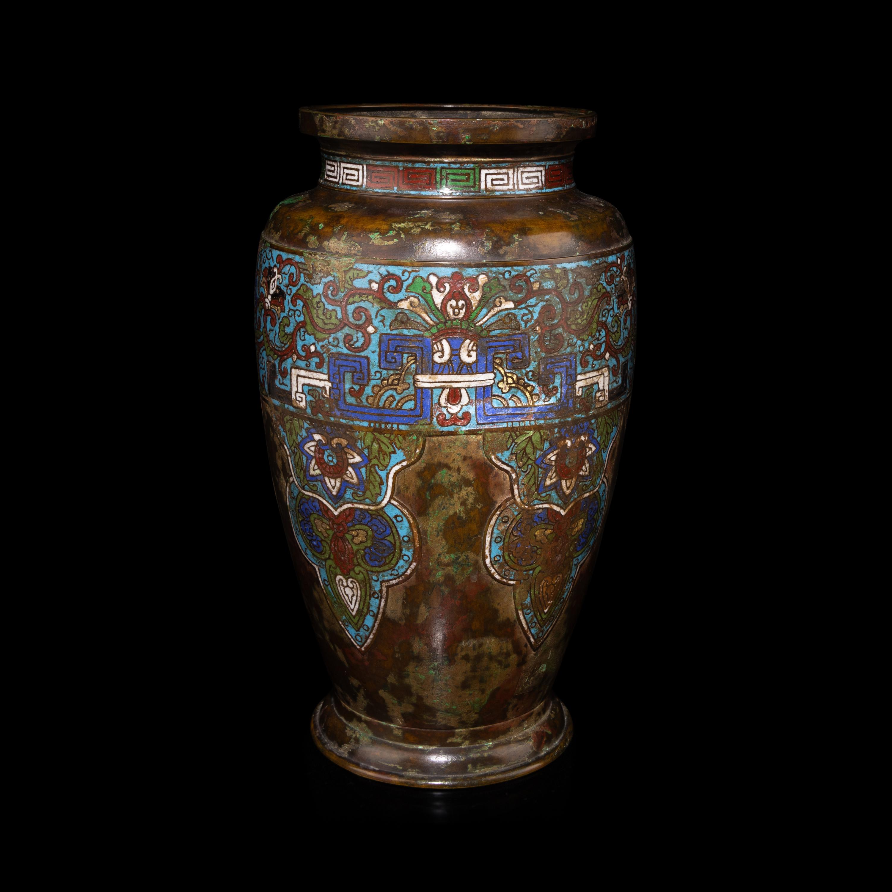 A Japanese Archaic Style Cloisonné Enamel and Bronze Vase, 19th Century — 十九世紀 日本銅胎掐絲琺琅仿古大瓶