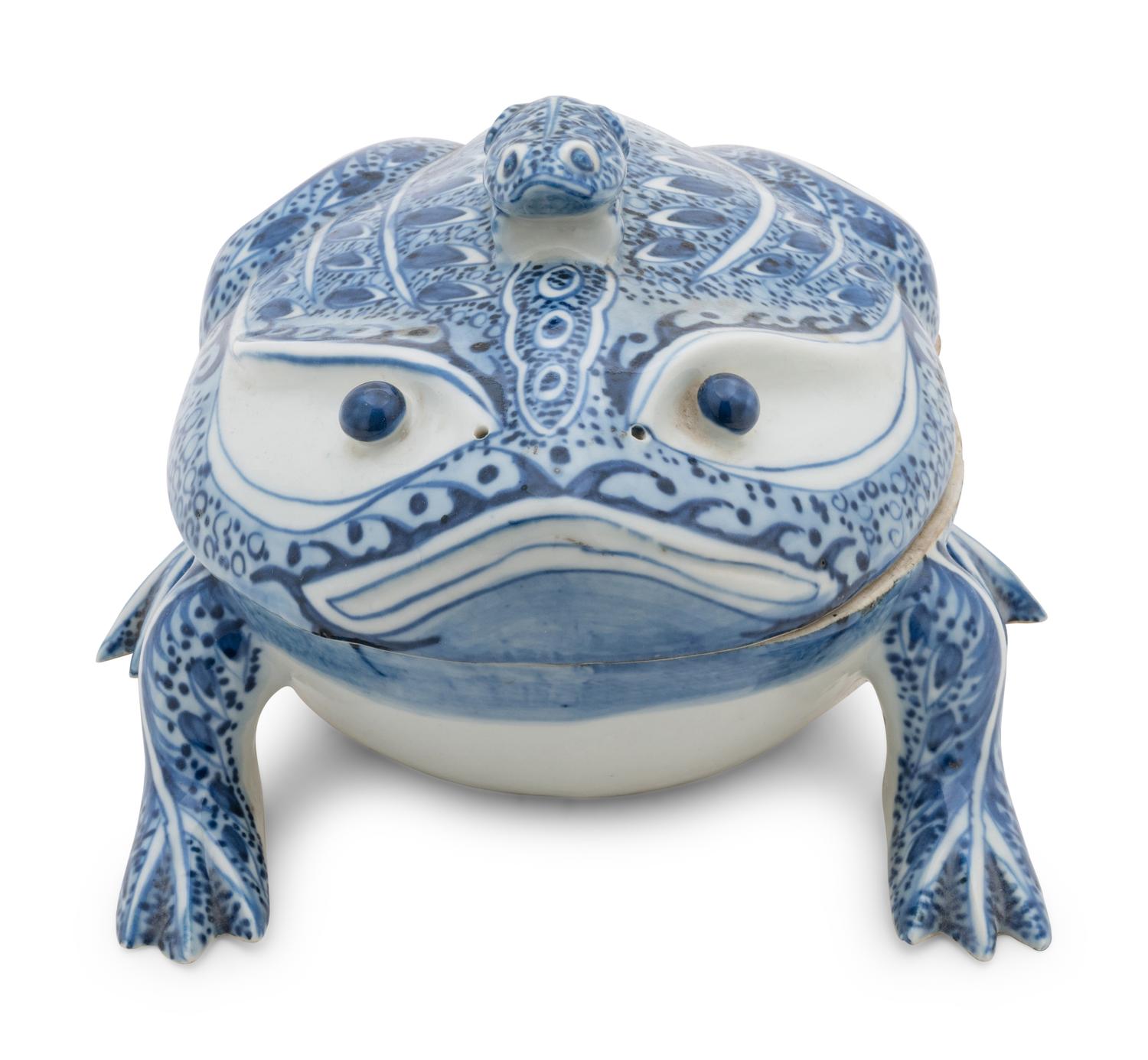 A Chinese Export Blue and White Frog-Form Covered Box