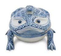 A Chinese Export Blue and White Frog-Form Covered Box