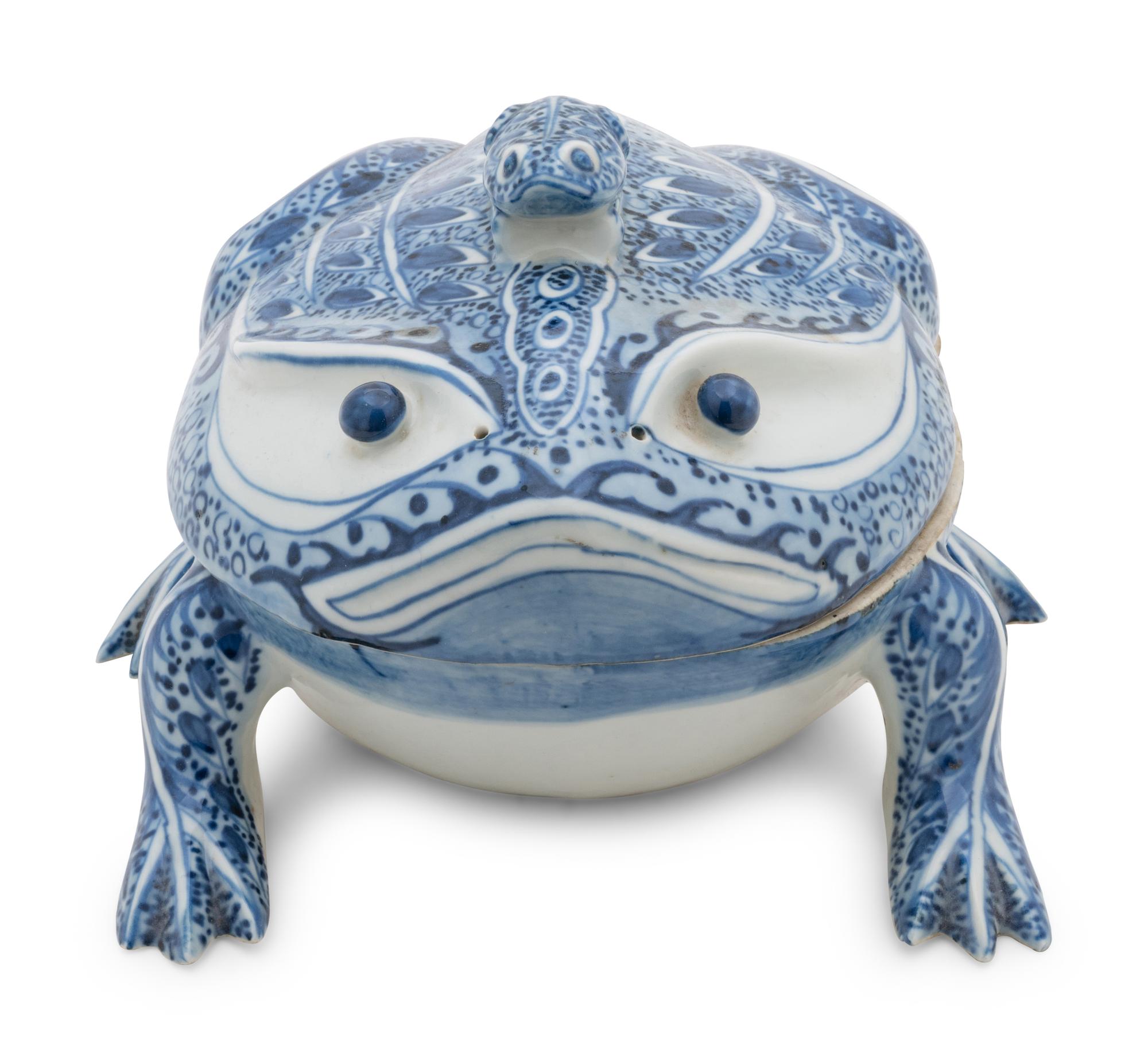 A Chinese Export Blue and White Frog-Form Covered Box