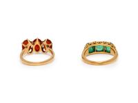 COLLECTION OF YELLOW GOLD, EMERALD, AND CARNELIAN RINGS