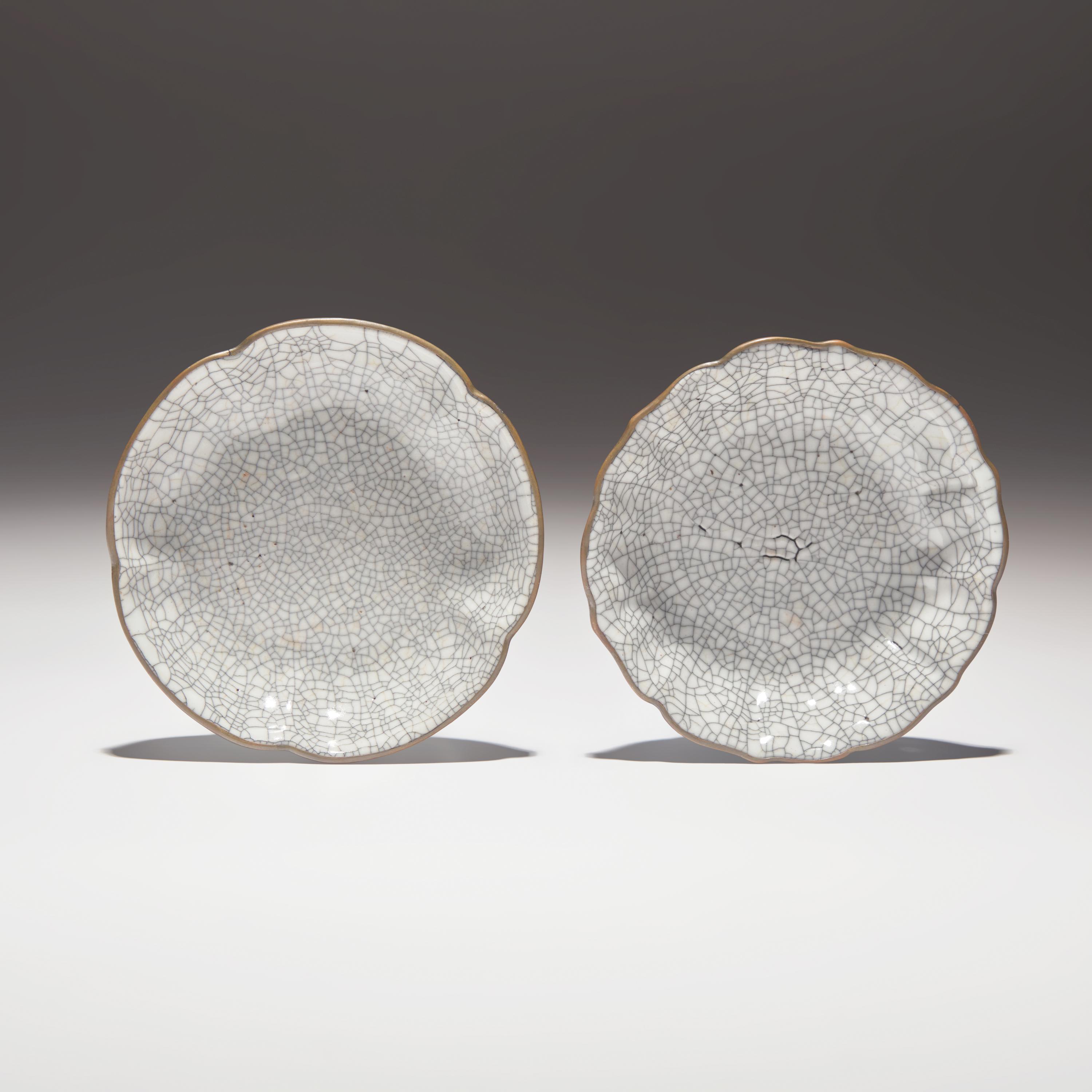 Two Chinese Ge Type Floriform Small Dishes, Qing Dynasty — 清 哥窯花口碟兩件