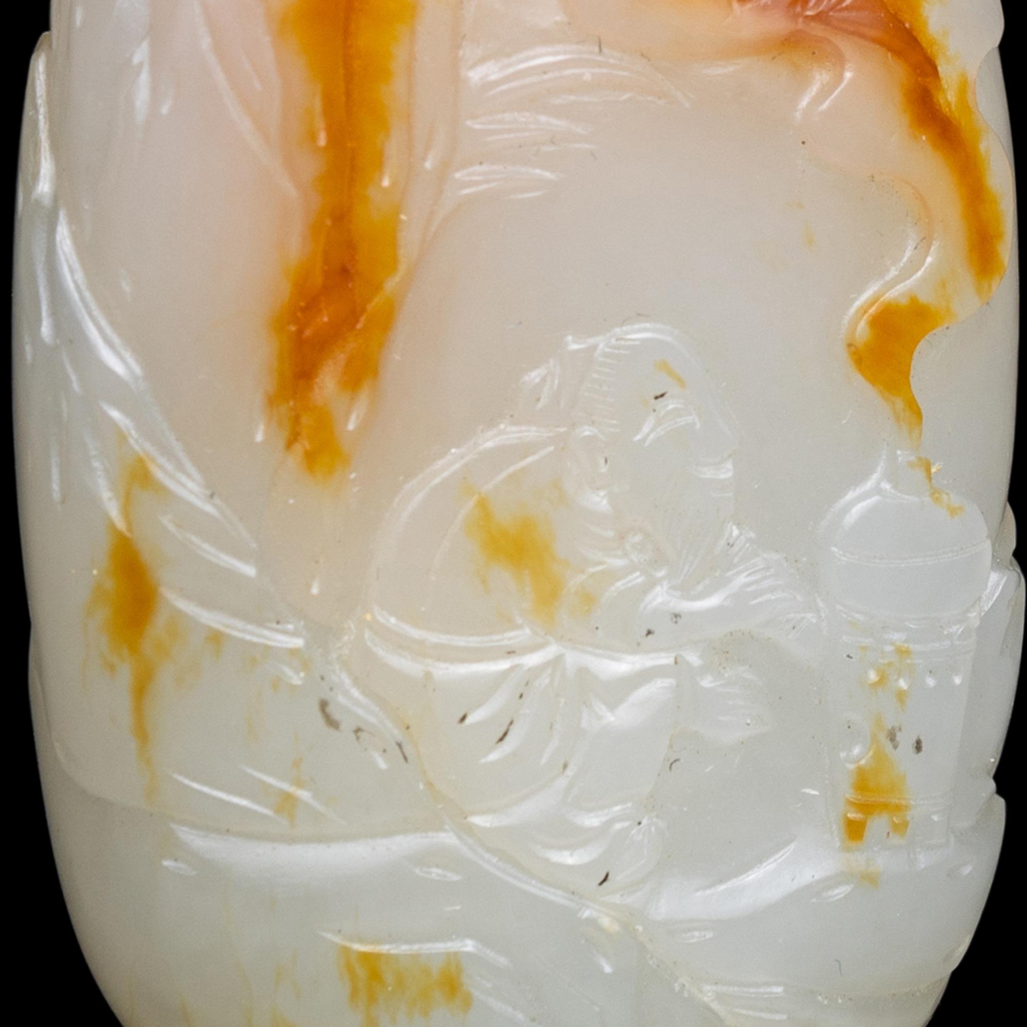 A Chinese Carved White and Russet Jade 'Scholars' Snuff Bottle, 18th Century 清中期 白玉高士鼻煙壺