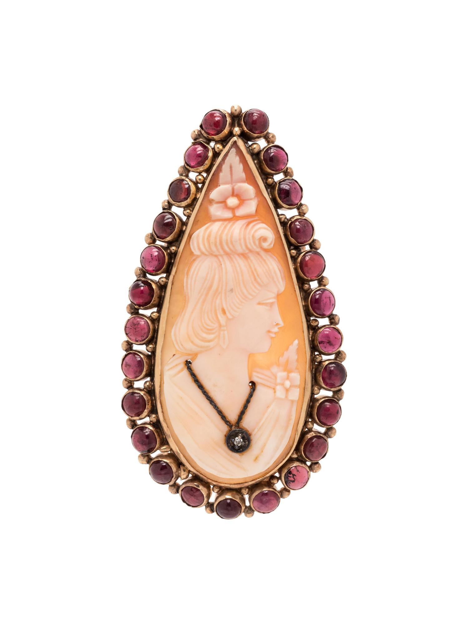 CAMEO AND GARNET PENDANT/BROOCH