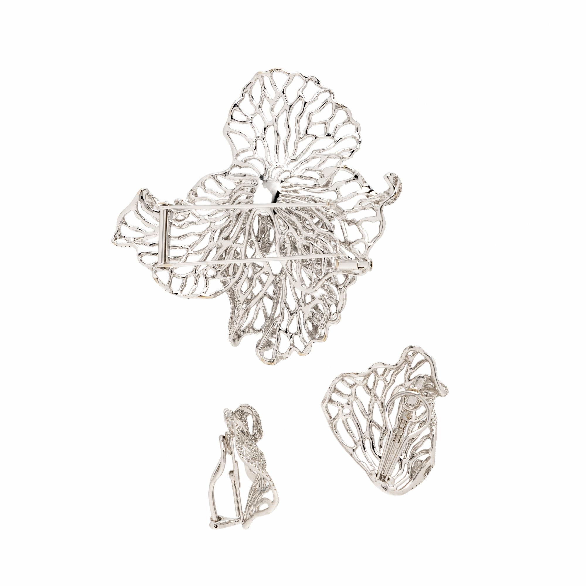 DIAMOND AND WHITE GOLD FOLIATE BROOCH AND EARRINGS