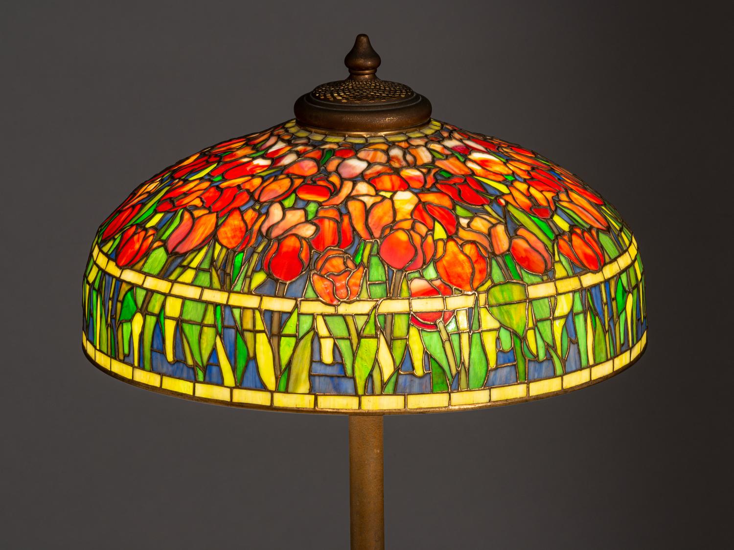 Tulip Floor Lamp with Piano Base