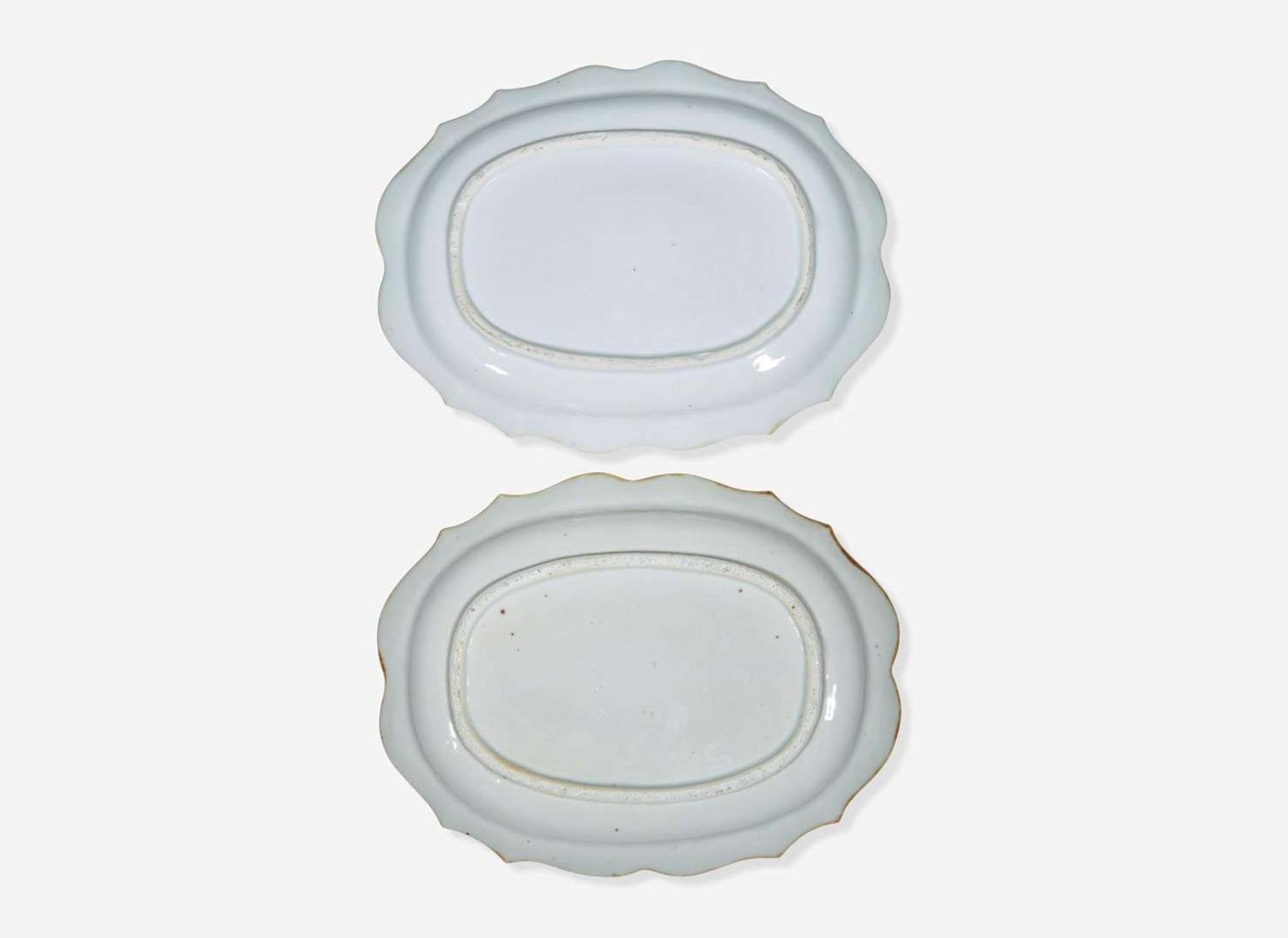 An unusual pair of Chinese export famille rose lobed "Qilin" trays, 18th century 粉彩出口瓷麒麟盤一對 十八世紀