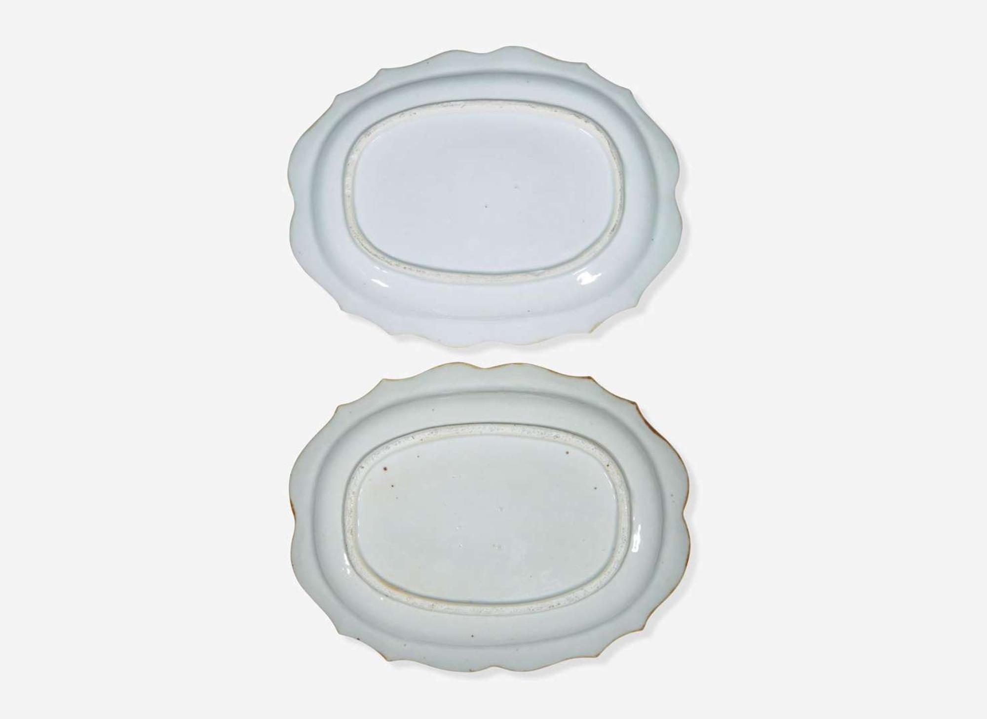 An unusual pair of Chinese export famille rose lobed "Qilin" trays, 18th century 粉彩出口瓷麒麟盤一對 十八世紀